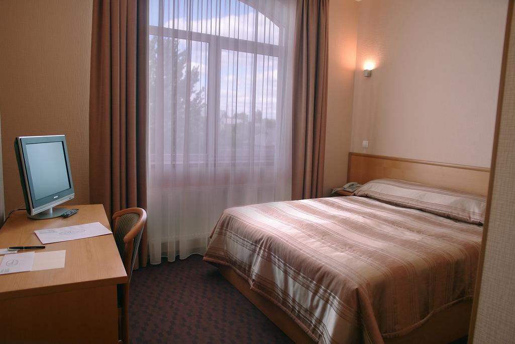 Victoria Hotel Jarkov Habitación foto