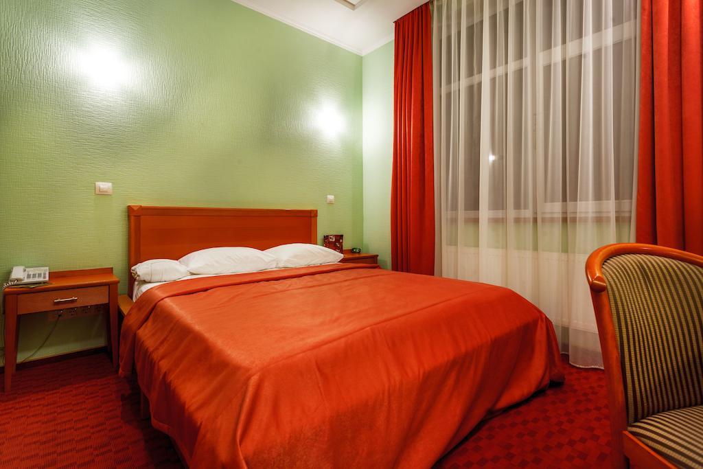 Victoria Hotel Jarkov Habitación foto