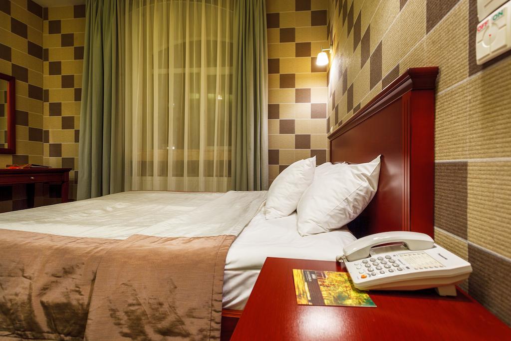 Victoria Hotel Jarkov Habitación foto