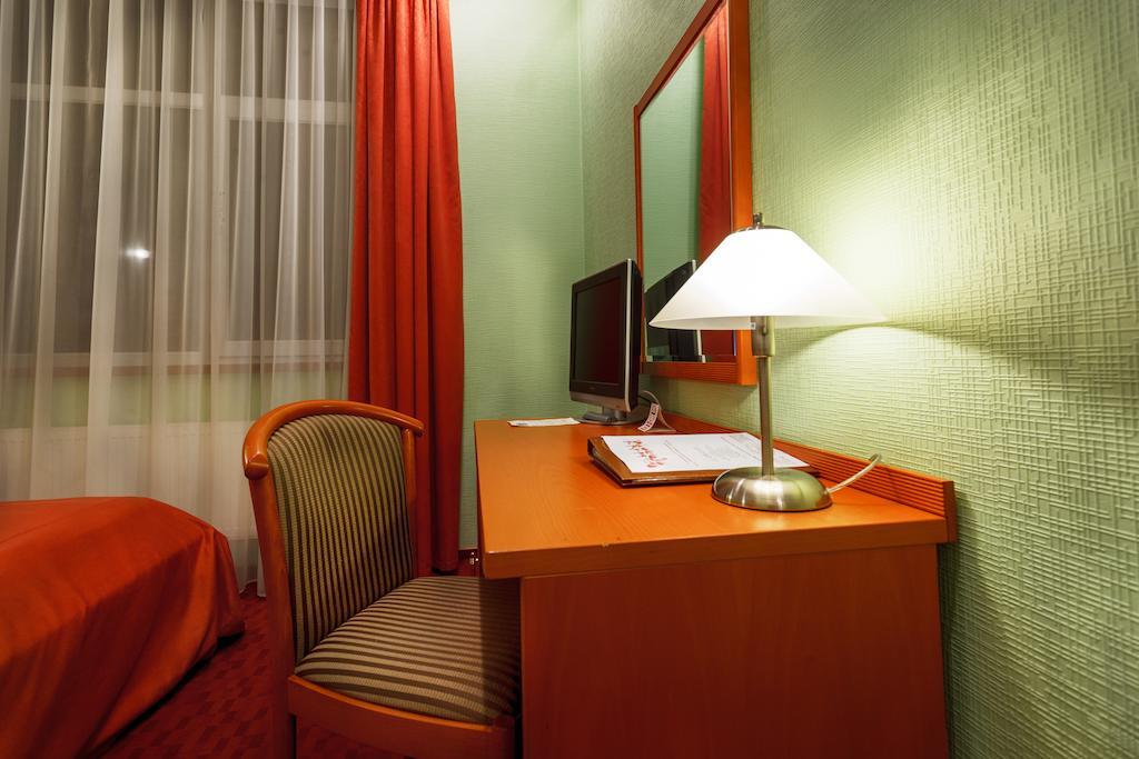 Victoria Hotel Jarkov Habitación foto