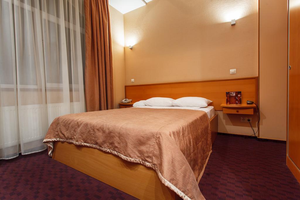 Victoria Hotel Jarkov Habitación foto